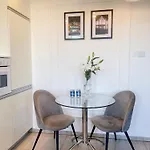 U In -under The Castel Appartement *