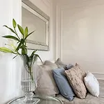 U In -under The Castel Appartement *