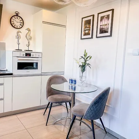 U In -under The Castel Щецин