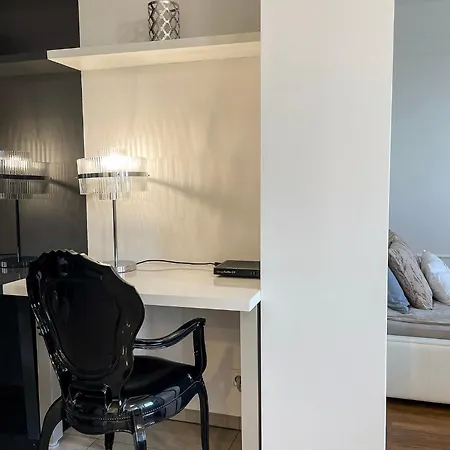 U In -under The Castel * 什切青