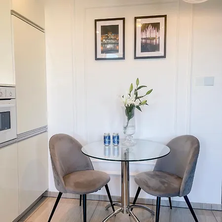 U In -under The Castel 公寓 *