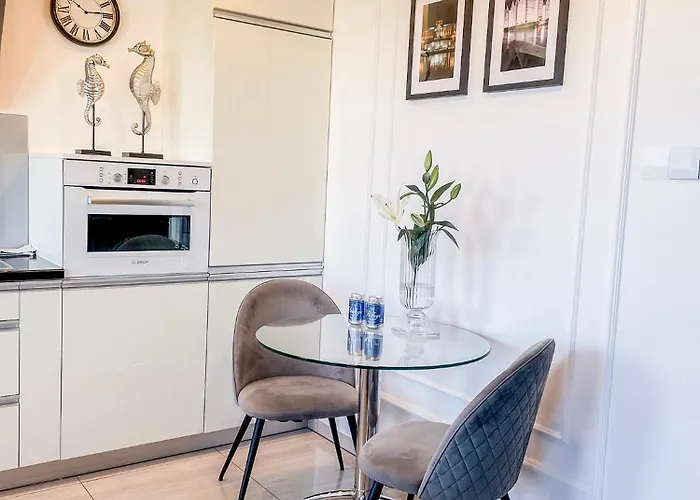 U In -under The Castel Щецин