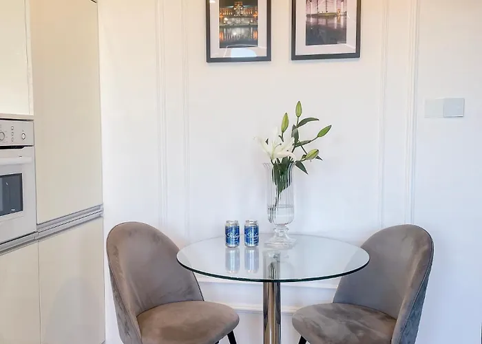 U In -under The Castel Апартаменты *